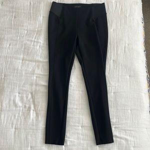 Black leggings with ribbed hip detailing